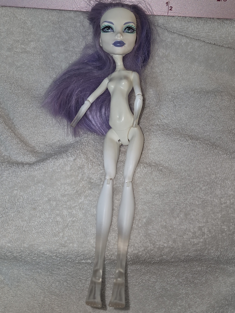 Monster High Specrra Bait Doll Lavender-Haired White Fashion Doll